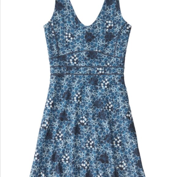 TITLE NINE SIZE MEDIUM NWOT DREAM V NECK DRESS BLUE MAYA - Picture 2 of 13